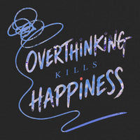 REVØRA Overthinking Kills Happiness – Oversized Shirt in Black, Rückenprint aus der Nähe