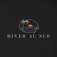 REVØRA Hiver au Sud – Longsleeve in Black, Rückenprint aus der Nähe, KI-generierte Abbildung