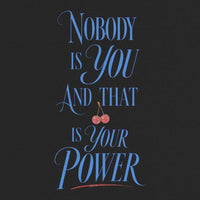 REVØRA Nobody Is You – Oversized Shirt in Black, Rückenprint aus der Nähe