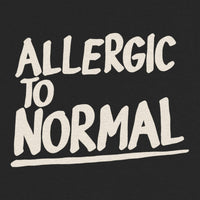 REVØRA Allergic To Normal Oversized T-Shirt – Oversized Shirt in Black, Rückenprint aus der Nähe