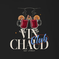 REVØRA Vin Chaud Club – Longsleeve in Black, Rückenprint aus der Nähe, KI-generierte Abbildung