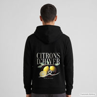 REVØRA Citrons d'Hiver – Zip-Hoodie in Black, getragen, Rückansicht