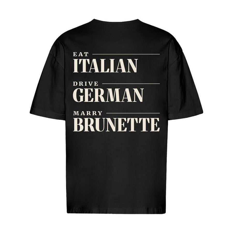 REVØRA Eat Italian Drive German Marry Brunette Oversized T-Shirt – Oversized Shirt in Black, Rückansicht