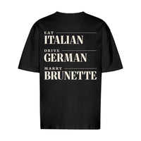 REVØRA Eat Italian Drive German Marry Brunette Oversized T-Shirt – Oversized Shirt in Black, Rückansicht