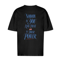 REVØRA Nobody Is You – Oversized Shirt in Black, Rückansicht