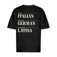 REVØRA Eat Italian Drive German Marry Latina Oversized T-Shirt – Oversized Shirt in Black, Rückansicht