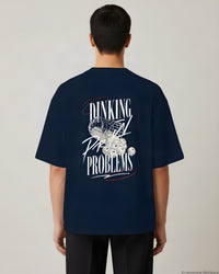 REVØRA Dinking Problems – Oversized Shirt in French Navy, getragen, Rückenprint, KI-generierte Abbildung