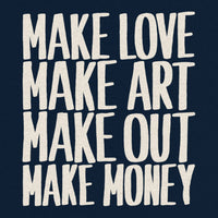 REVØRA Make Love Make Art Oversized T-Shirt – Oversized Shirt in French Navy, Rückenprint aus der Nähe
