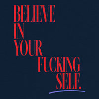 REVØRA Believe In Yourself – Oversized Shirt in French Navy, Rückenprint aus der Nähe