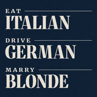 REVØRA Eat Italian Drive German Marry Blonde Oversized T-Shirt – Oversized Shirt in French Navy, Rückenprint aus der Nähe