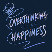 REVØRA Overthinking Kills Happiness – Oversized Shirt in French Navy, Rückenprint aus der Nähe