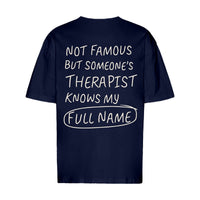 REVØRA Not Famous But Someone's Therapist Oversized T-Shirt – Oversized Shirt in French Navy, Rückansicht