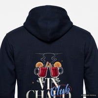REVØRA Vin Chaud Club – Zip-Hoodie in French Navy, Rückenprint aus der Nähe