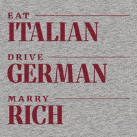 REVØRA Eat Italian Drive German Marry Rich Oversized T-Shirt – Oversized Shirt in Heather Grey, Rückenprint aus der Nähe