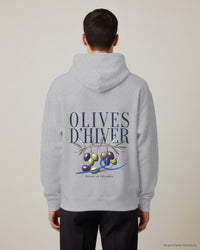 REVØRA Olives d'Hiver – Hoodie in Heather Grey, getragen, Rückenprint, KI-generierte Abbildung