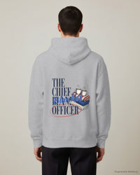 REVØRA The Chief Blanket Officer – Hoodie in Heather Grey, getragen, Rückenprint, KI-generierte Abbildung