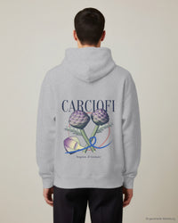 REVØRA Carciofi – Hoodie in Heather Grey, getragen, Rückenprint, KI-generierte Abbildung
