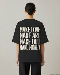 REVØRA Make Love Make Art Oversized T-Shirt – Oversized Shirt in Black, getragen, Rückenprint, KI-generierte Abbildung