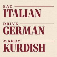 REVØRA Eat Italian Drive German Marry Kurdish Oversized T-Shirt – Oversized Shirt in Natural Raw, Rückenprint aus der Nähe