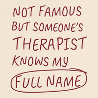 REVØRA Not Famous But Someone's Therapist Oversized T-Shirt – Oversized Shirt in Natural Raw, Rückenprint aus der Nähe