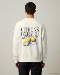 REVØRA Citrons d'Hiver – Sweatshirt in Natural Raw, getragen, Rückenprint, KI-generierte Abbildung