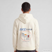 REVØRA Nice In January – Zip-Hoodie in Off White, getragen, Rückansicht