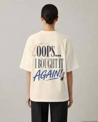 REVØRA Oops I Bought It Again – Oversized Shirt in Natural Raw, getragen, Rückenprint, KI-generierte Abbildung