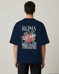 REVØRA Roma Pomegranate – Oversized Shirt in French Navy, getragen, Rückenprint, KI-generierte Abbildung