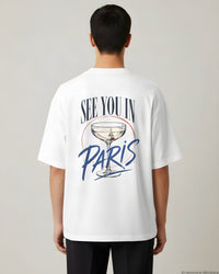 REVØRA See You In Paris – Oversized Shirt in White, getragen, Rückenprint, KI-generierte Abbildung