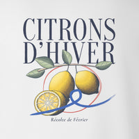 REVØRA Citrons d'Hiver – Longsleeve in White, Rückenprint aus der Nähe, KI-generierte Abbildung