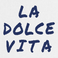REVØRA La Dolce Vita – Oversized Shirt in White, Rückenprint aus der Nähe