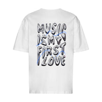 REVØRA Music Is My First Love – Oversized Shirt in White, Rückansicht