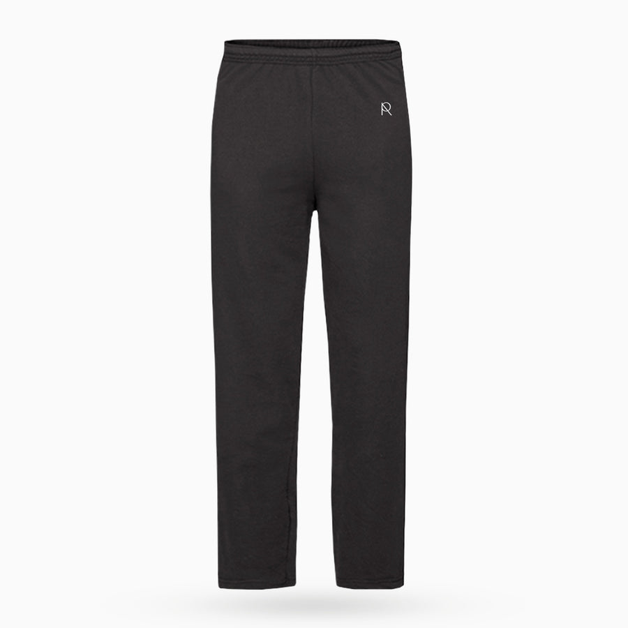 REVØRA RØ – Open-Hem-Jogger in Black, Vorderansicht, KI-generierte Abbildung