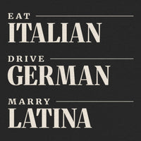 REVØRA Eat Italian Drive German Marry Latina Oversized T-Shirt – Oversized Shirt in Black, Rückenprint aus der Nähe