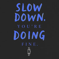 REVØRA Slow Down You're Doing Fine – Oversized Shirt in Black, Rückenprint aus der Nähe