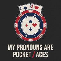 REVØRA My Pronouns Are Pocket Aces Oversized T-Shirt – Oversized Shirt in Black, Rückenprint aus der Nähe