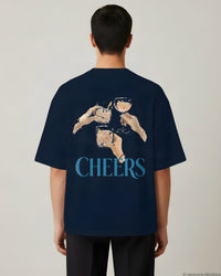 REVØRA Cheers – Oversized Shirt in French Navy, getragen, Rückenprint, KI-generierte Abbildung