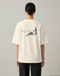 REVØRA Cork And Court – Oversized Shirt in Natural Raw, getragen, Rückenprint, KI-generierte Abbildung