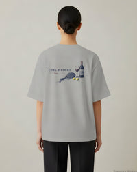 REVØRA Cork And Court – Oversized Shirt in Heather Grey, getragen, Rückenprint, KI-generierte Abbildung