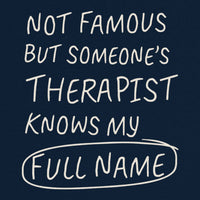 REVØRA Not Famous But Someone's Therapist Oversized T-Shirt – Oversized Shirt in French Navy, Rückenprint aus der Nähe
