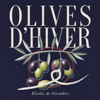 REVØRA Olives d'Hiver – Hoodie in French Navy, Rückenprint aus der Nähe
