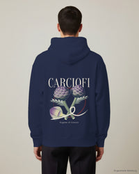 REVØRA Carciofi – Hoodie in French Navy, getragen, Rückenprint, KI-generierte Abbildung