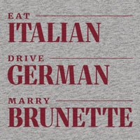 REVØRA Eat Italian Drive German Marry Brunette Oversized T-Shirt – Oversized Shirt in Heather Grey, Rückenprint aus der Nähe