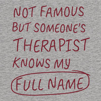 REVØRA Not Famous But Someone's Therapist Oversized T-Shirt – Oversized Shirt in Heather Grey, Rückenprint aus der Nähe