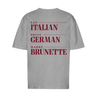 REVØRA Eat Italian Drive German Marry Brunette Oversized T-Shirt – Oversized Shirt in Heather Grey, Rückansicht