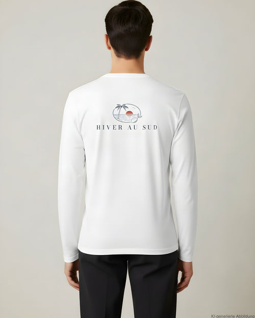 REVØRA Hiver au Sud – Longsleeve in White, getragen, Rückenprint, KI-generierte Abbildung