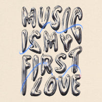 REVØRA Music Is My First Love – Oversized Shirt in Natural Raw, Rückenprint aus der Nähe