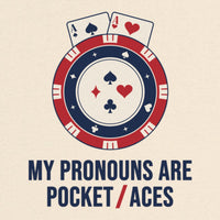 REVØRA My Pronouns Are Pocket Aces Oversized T-Shirt – Oversized Shirt in Natural Raw, Rückenprint aus der Nähe