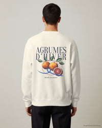 REVØRA Agrumes d'Hiver – Sweatshirt in Natural Raw, getragen, Rückenprint, KI-generierte Abbildung