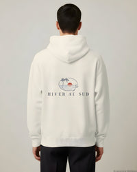 REVØRA Hiver au Sud – Zip-Hoodie in Off White, getragen, Rückenprint, KI-generierte Abbildung